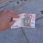 Encontrar monedas o billetes en el suelo, InfoMistico.com