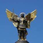 Estatua Arcángel Miguel Plaza de la Independencia de Kiev, InfoMistico.com